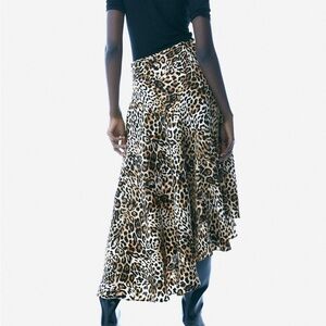 H & M Leopard Print Midi Skirt, NWT size 6